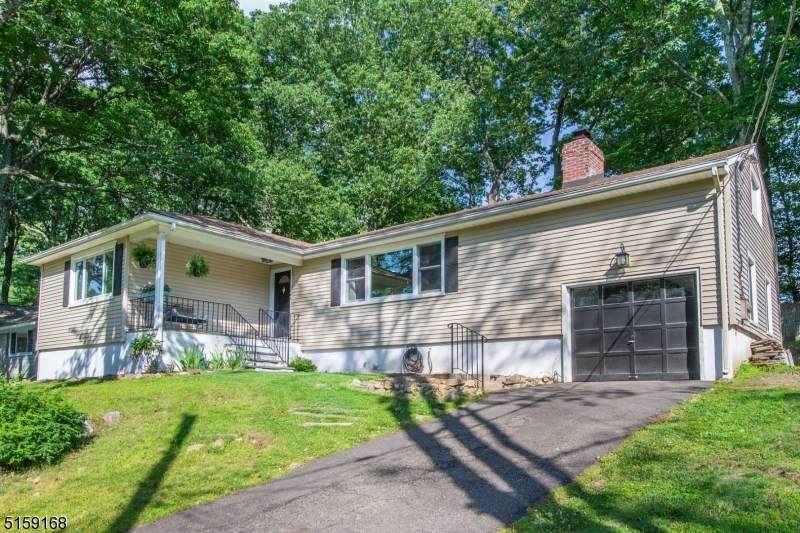 130 Hillcrest Ave - Photo 1