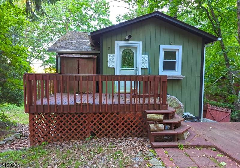 8 Hillcrest Trl - Photo 1