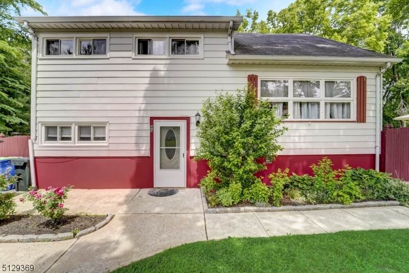 40 Beverly Ave - Photo 1