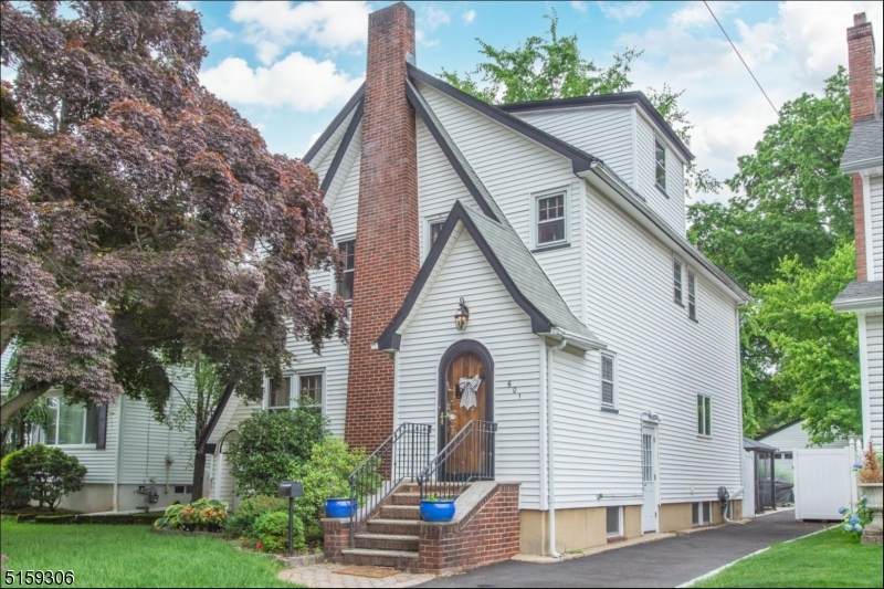 601 E Passaic Ave - Photo 1