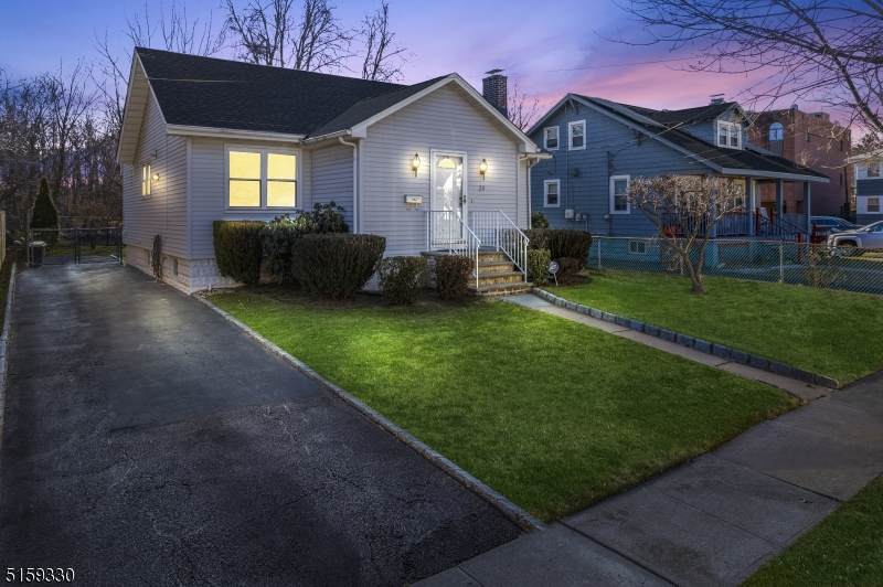 20 Marion Ave - Photo 1