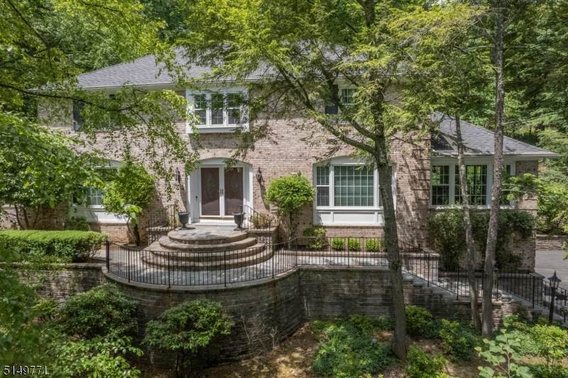 16 Lake Shore Dr - Photo 1