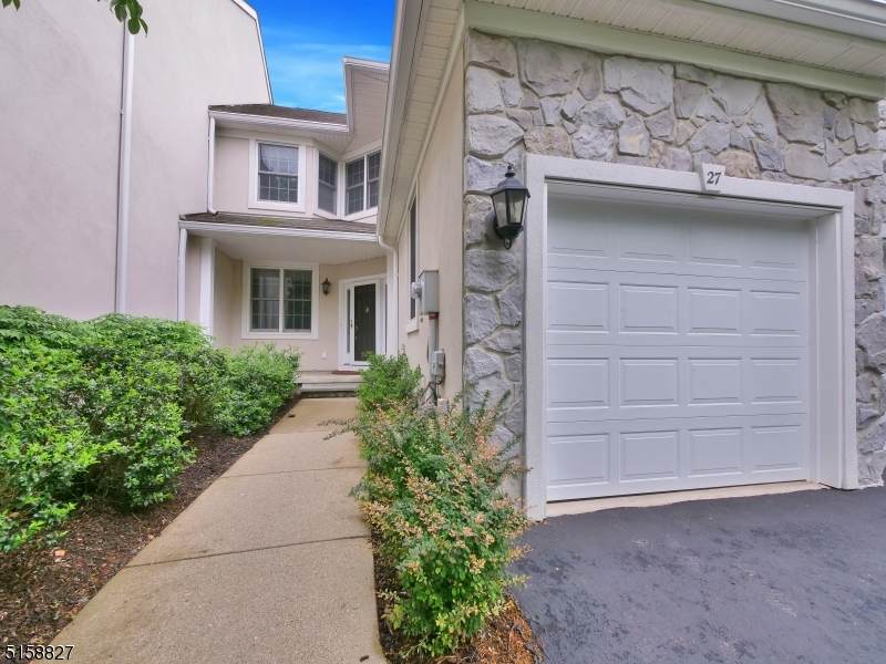 27 Amherst Dr - Photo 1