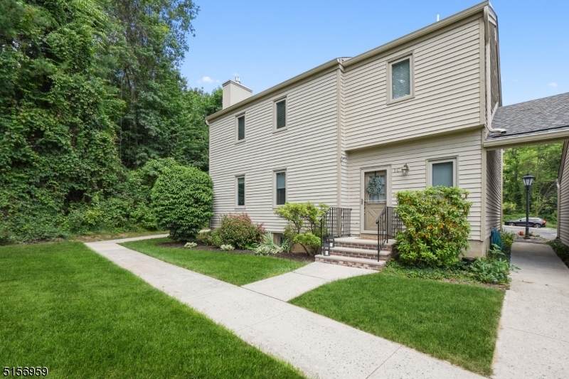 1 Somerset Hills Ct - Photo 1