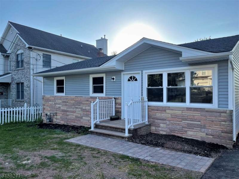 37 Montague Ave - Photo 1