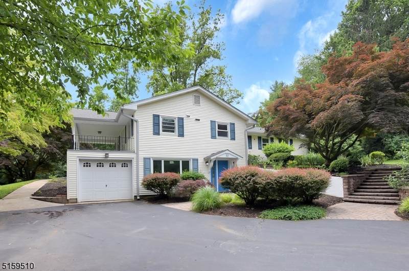 32 Oxford Cir - Photo 1