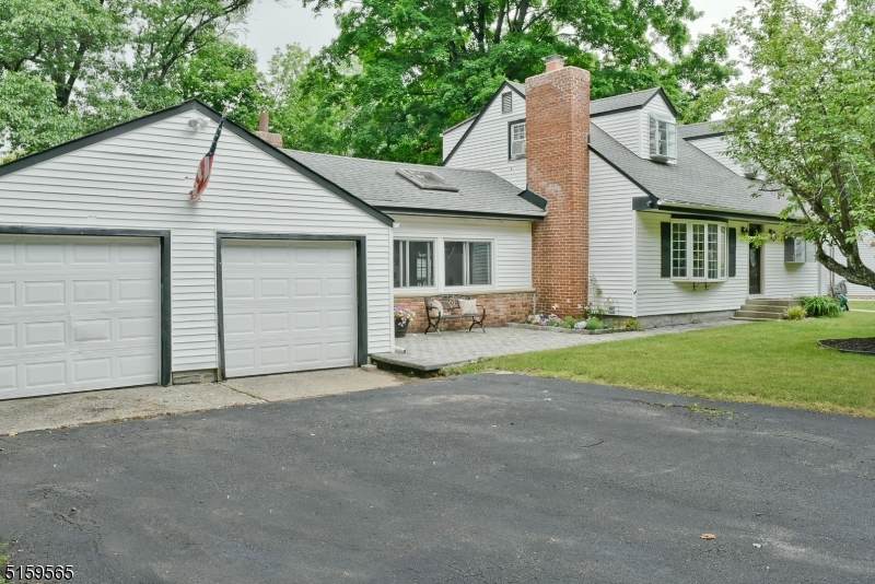 5 Maplewood Ln - Photo 1