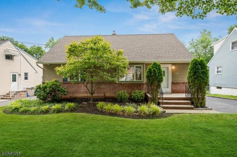 237 Grove Ave - Photo 1