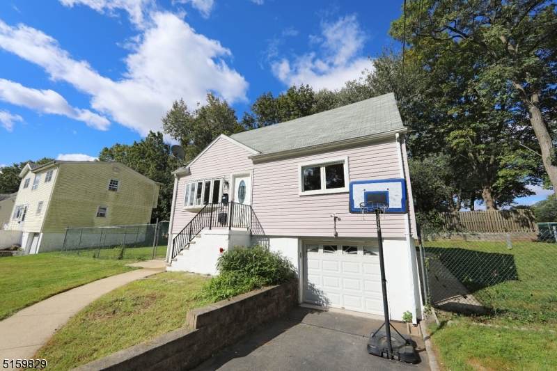 662 Iris Ct - Photo 1