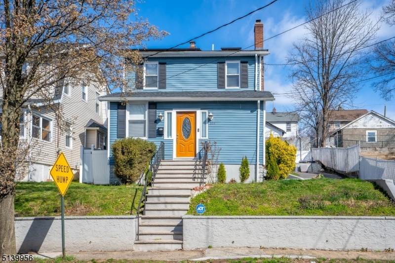 571 Leo St - Photo 1