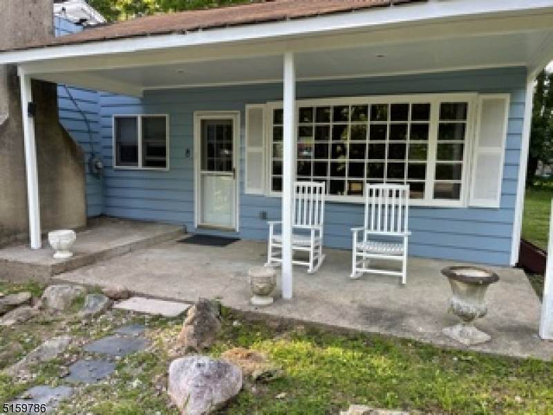 305 Hemlock Dr - Photo 1