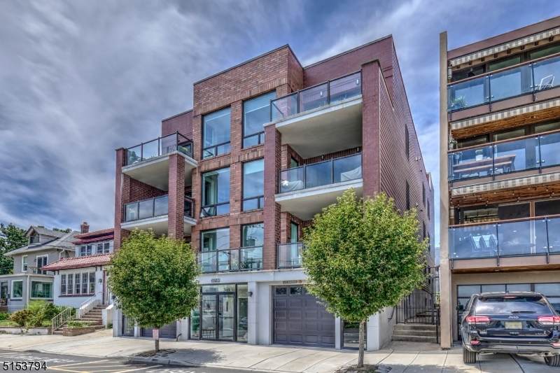 207 Manhattan Ave - Photo 1