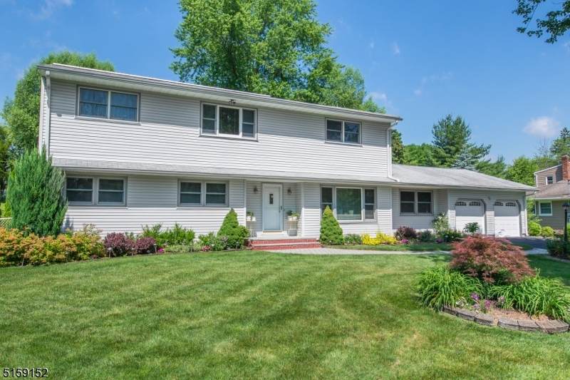 4 Candlewood Ct - Photo 1