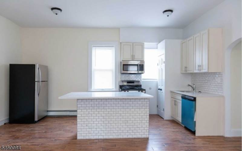 88 Harrison Ave - Photo 1