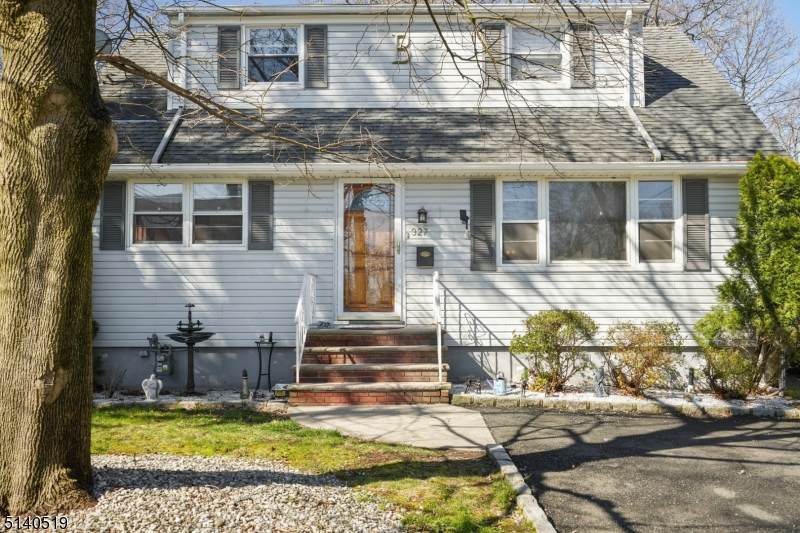 327 Maplewood Ave - Photo 1