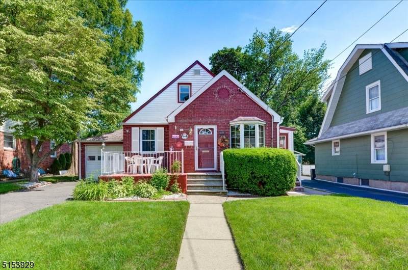 18 Ellis Ave - Photo 1