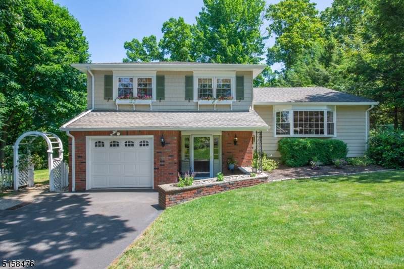 10 Stony Hill Ct - Photo 1
