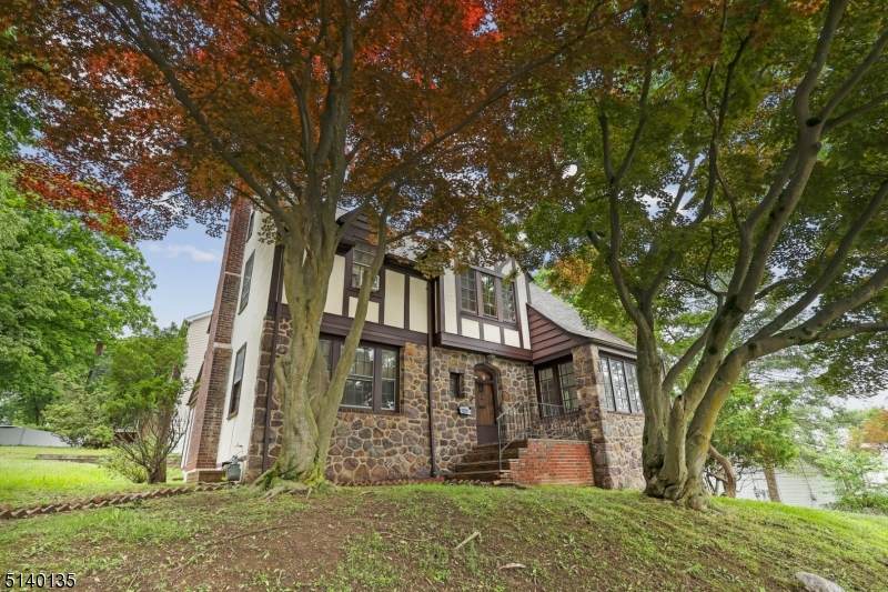 7 Sherman Pl - Photo 1