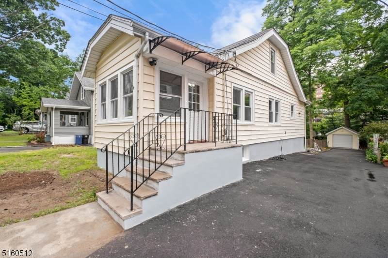 44 Ravine Ave - Photo 1