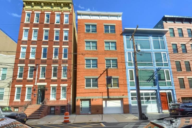 613 Monroe St - Photo 1