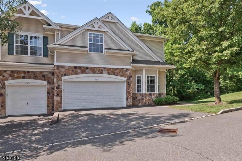 1057 Shadowlawn Dr - Photo 1