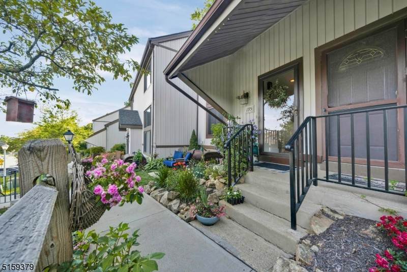 11195 Dell Pl - Photo 1