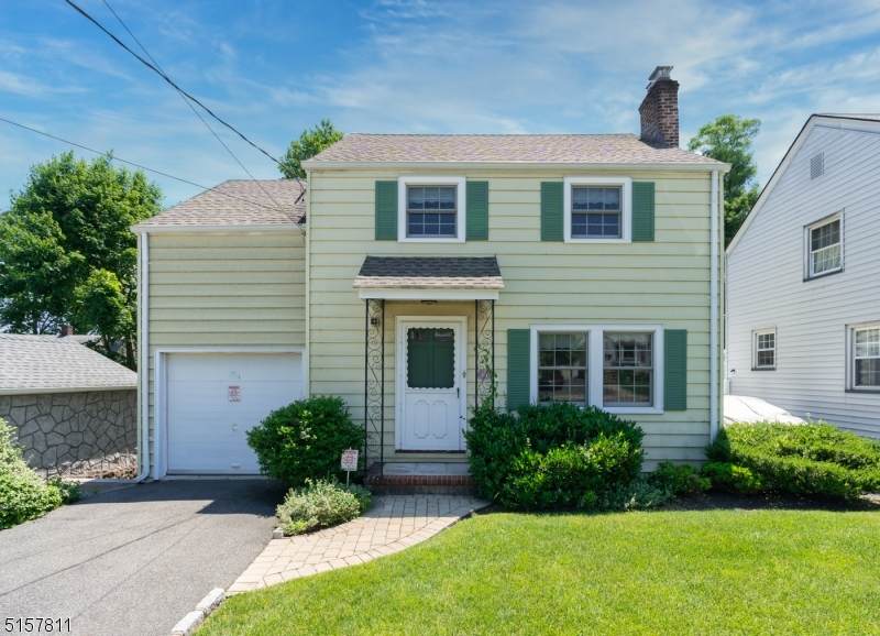 61 Summit Ave - Photo 1