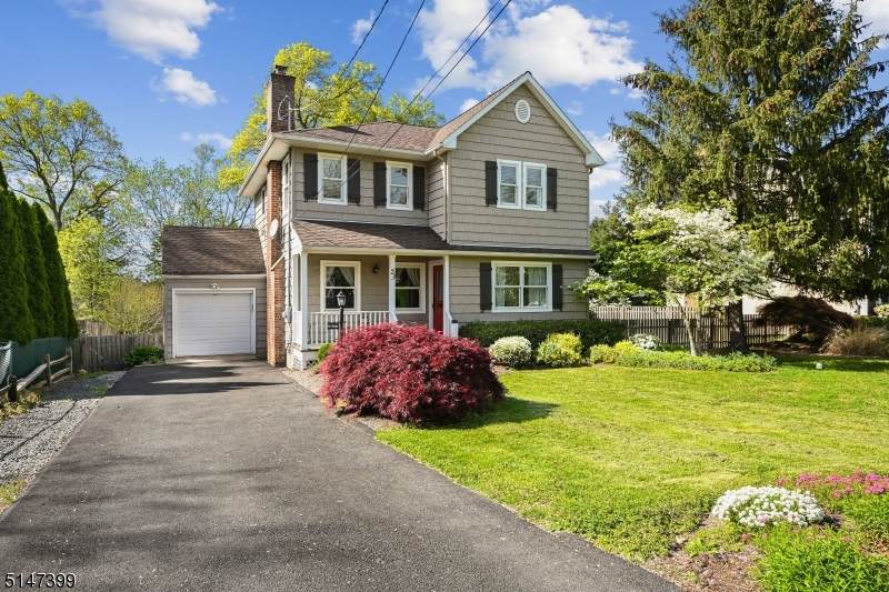 23 Hoyt St - Photo 1