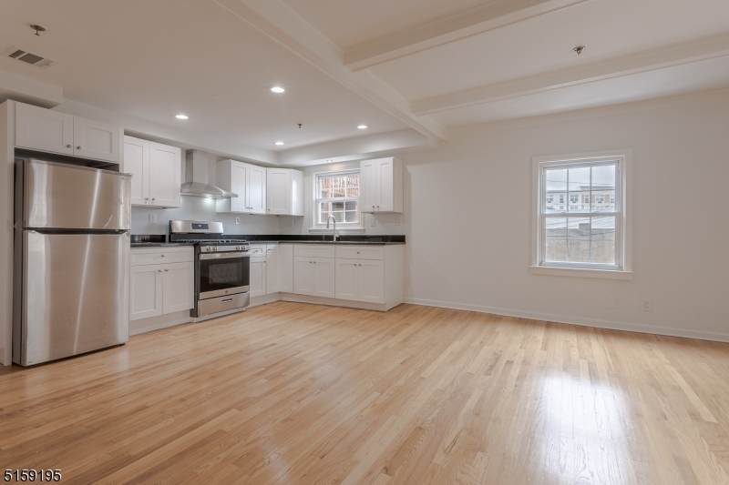 1467 Main St - Photo 1
