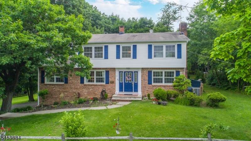 15 Brandon Ave - Photo 1