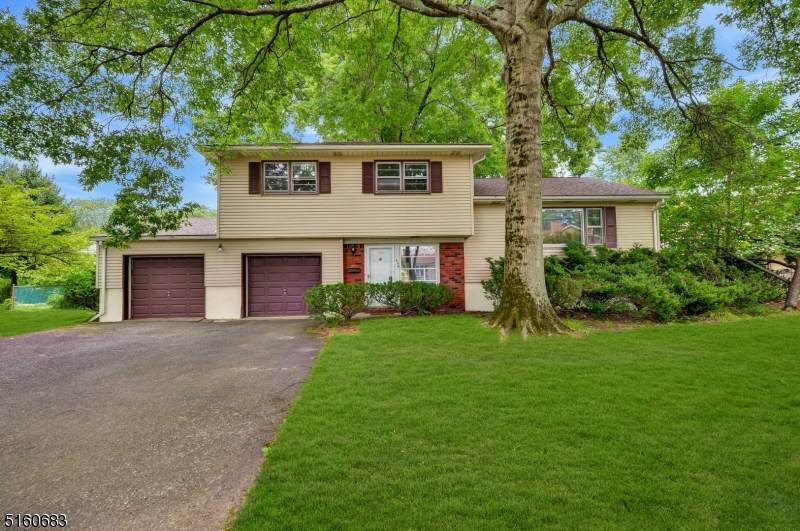 454 Kossuth St - Photo 1