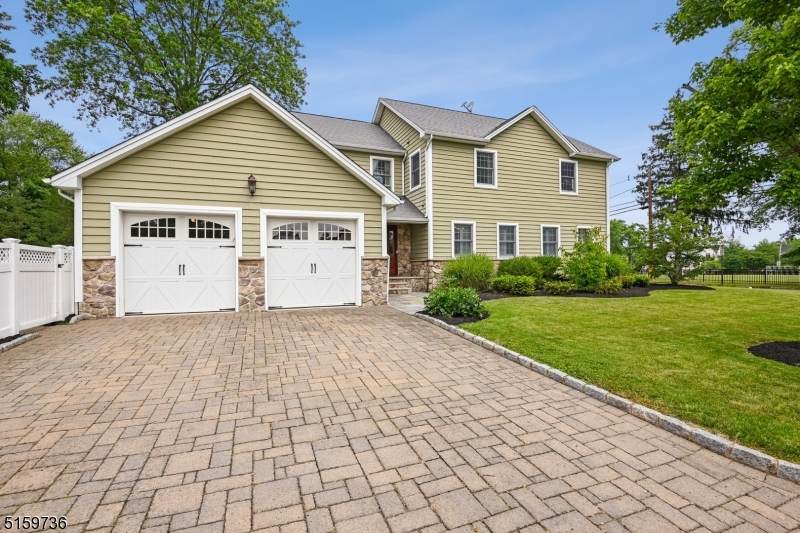 33 Bolton Blvd - Photo 1