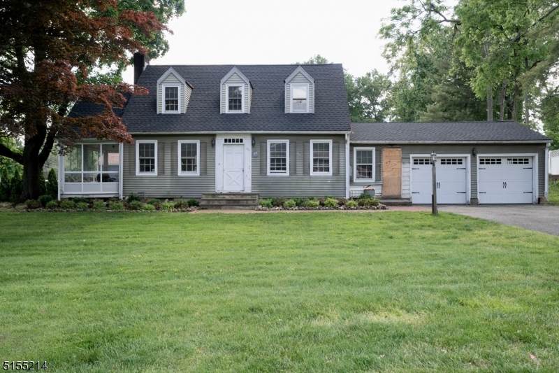 123 Deforest Ave - Photo 1