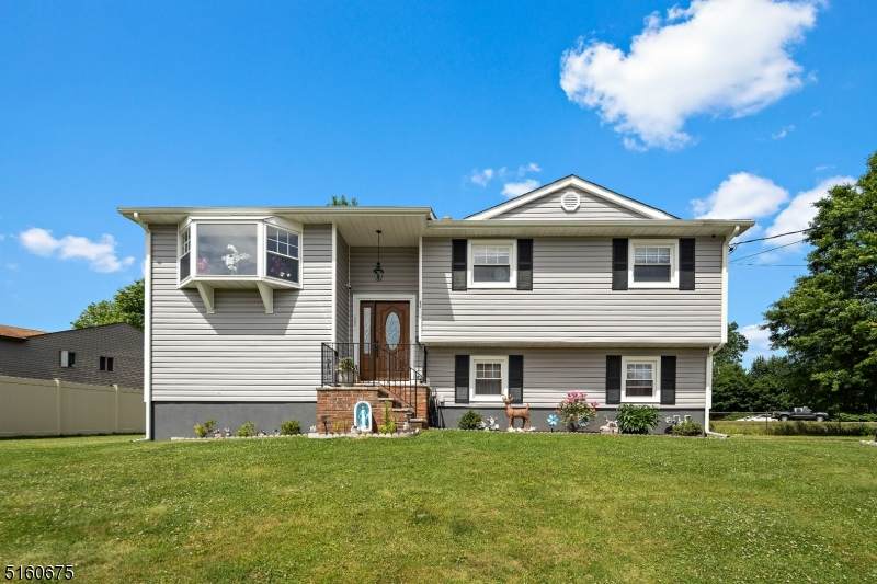83 Larkspur Ln - Photo 1