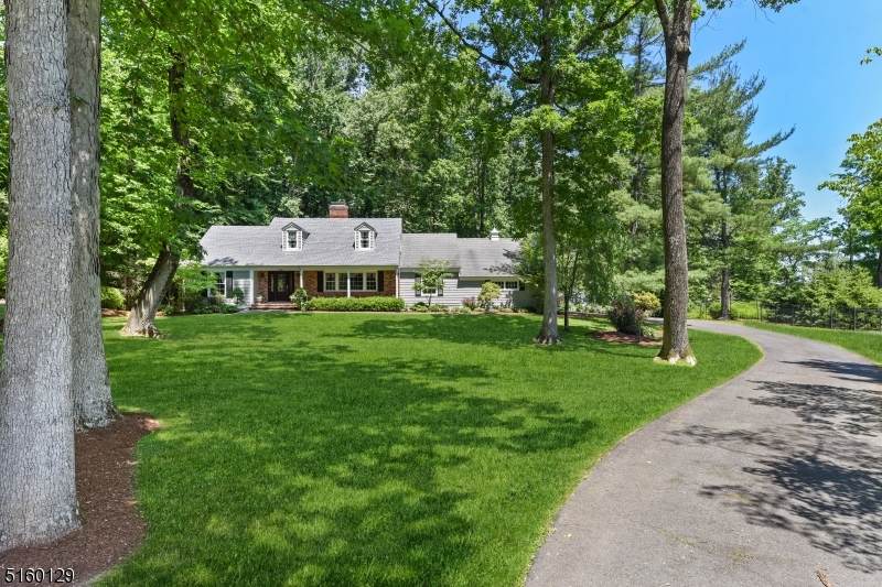 9 Larson Ln - Photo 1