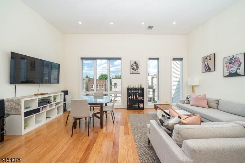 209 Hutton St - Photo 1