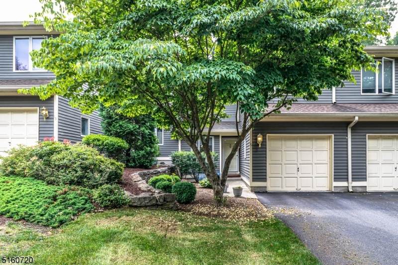 16 Greenbriar Ln - Photo 1