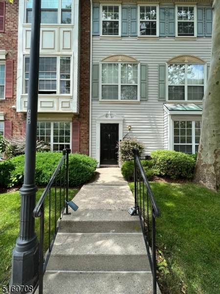 61 Howard St - Photo 1