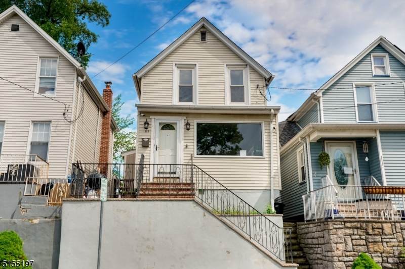 115 Linden Ave - Photo 1