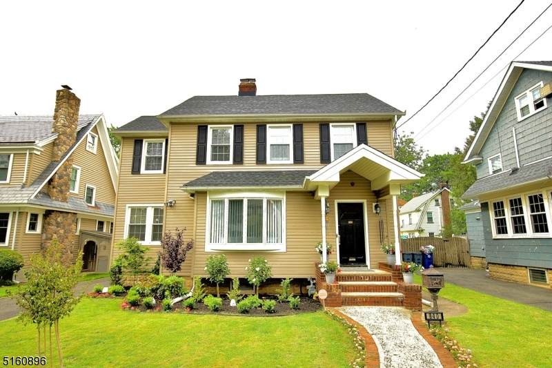 840 Wyoming Ave - Photo 1