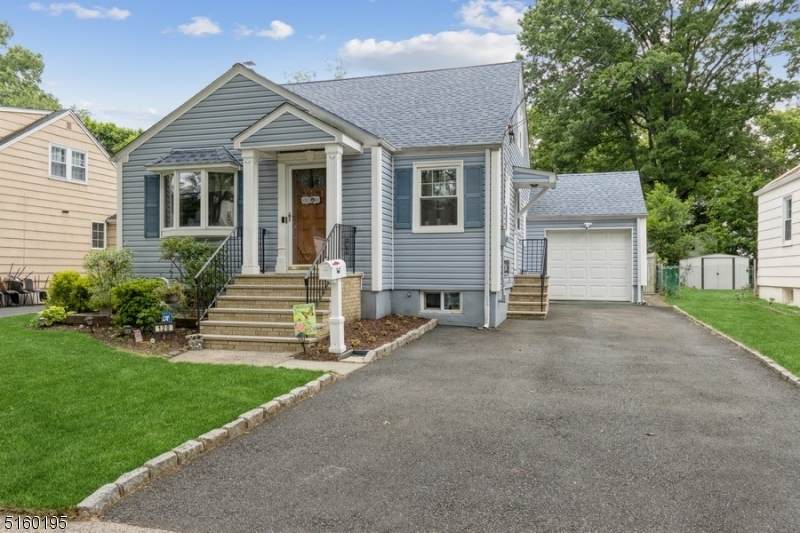 120 S Maple Ave - Photo 1
