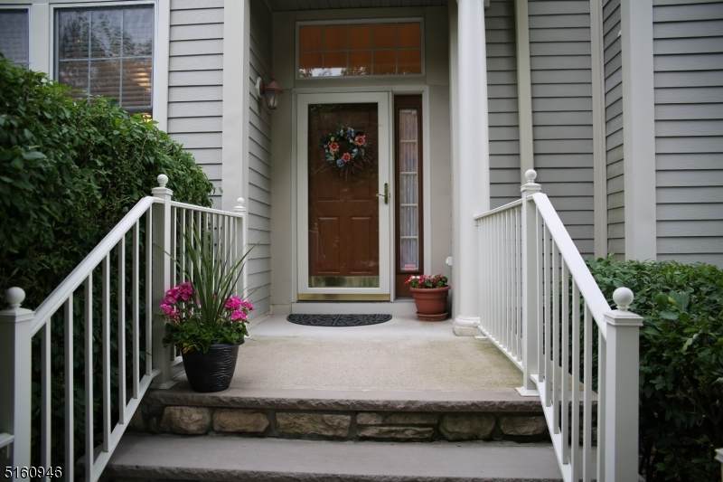 1 Crest Ct - Photo 1