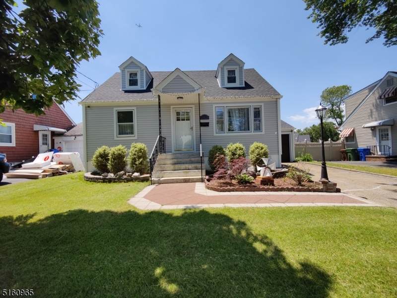 1927 N Stiles St - Photo 1