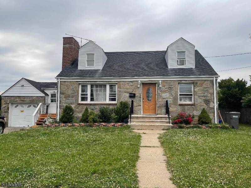 131 Jackson Ave - Photo 1