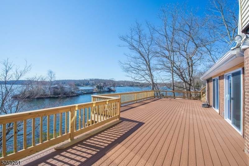 638 Lakeside Ave - Photo 1