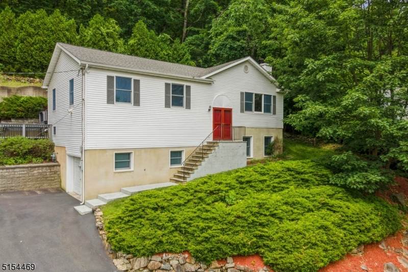 72 Grove Ave - Photo 1