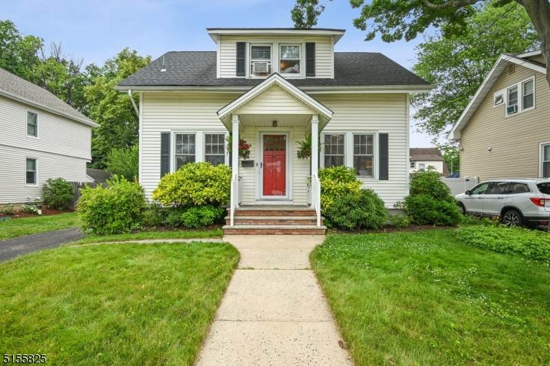 56 Warner Ave - Photo 1