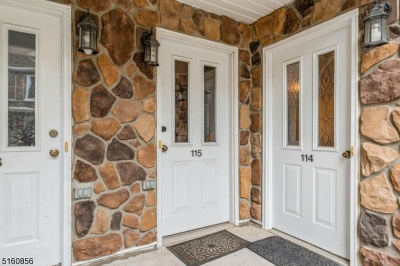 115 Chariot Ct - Photo 1