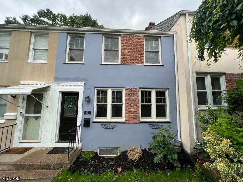 111 Baker St - Photo 1