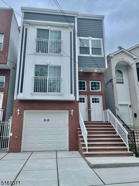 569 Hawthorne Ave - Photo 1